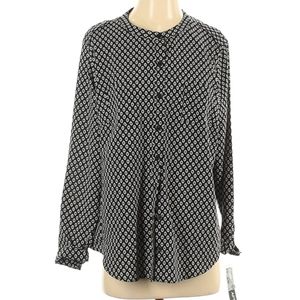 Apt.9 Blouse,long sleeves with 2 button cuffs. Black,Grey&White Geometric print.